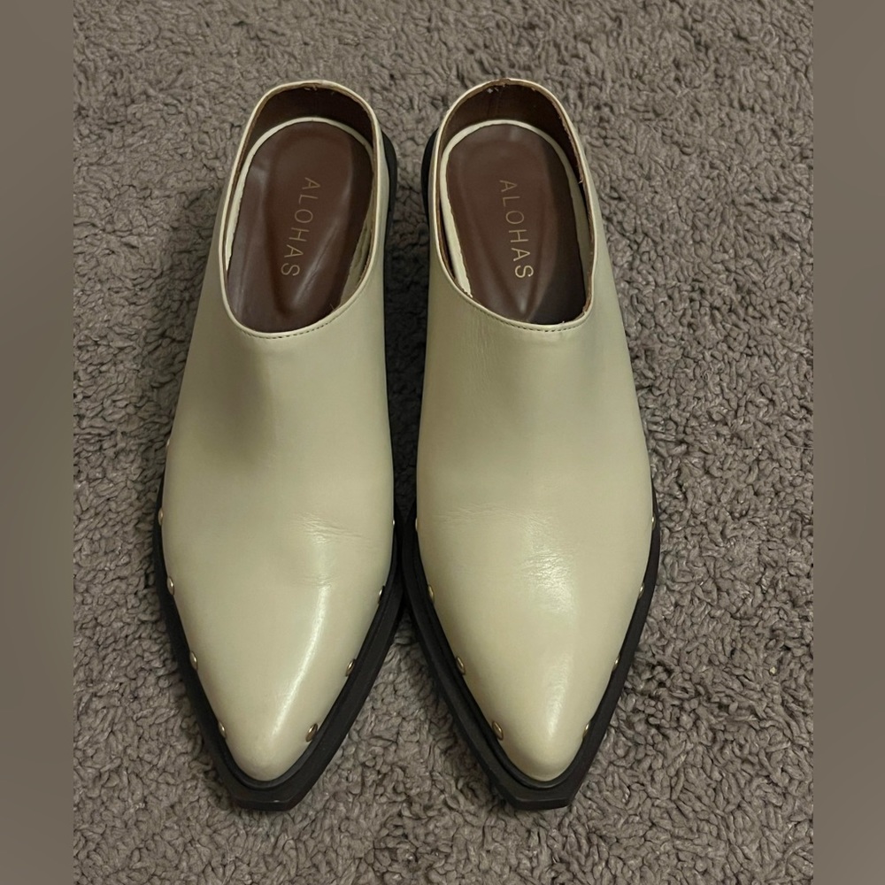 Alohas Off White Pointed Studded Heeled Clogs